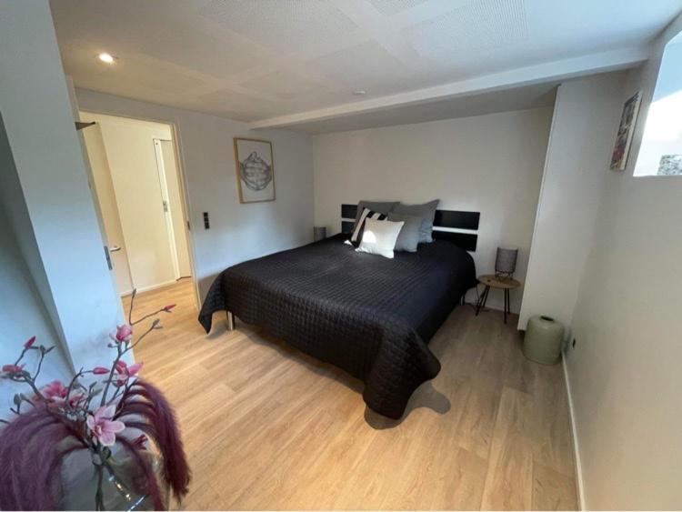 Nyistandsat Hojloftet Kaelderlejlighed Pa 70 M2 I Viborg Centrum, Med Plads Til 4 Personer Exteriör bild