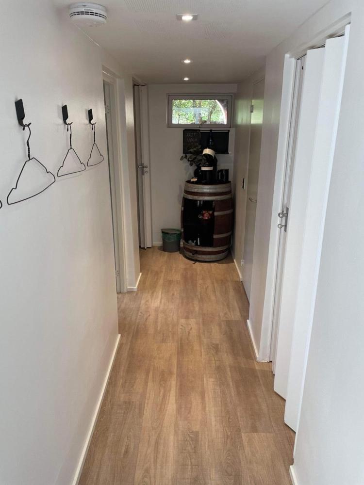 Nyistandsat Hojloftet Kaelderlejlighed Pa 70 M2 I Viborg Centrum, Med Plads Til 4 Personer Exteriör bild
