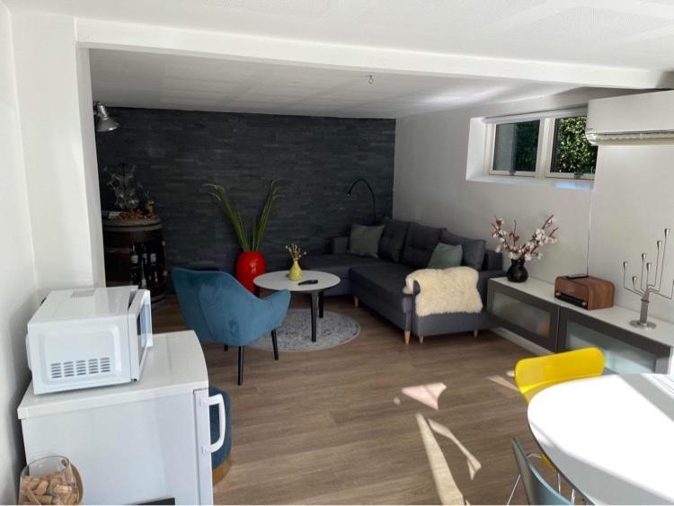 Nyistandsat Hojloftet Kaelderlejlighed Pa 70 M2 I Viborg Centrum, Med Plads Til 4 Personer Exteriör bild